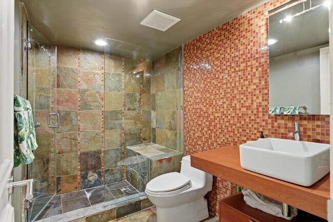 Building Photo - 1172 Hillsboro Mile