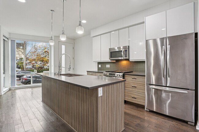 Building Photo - 256 E Roanoke St