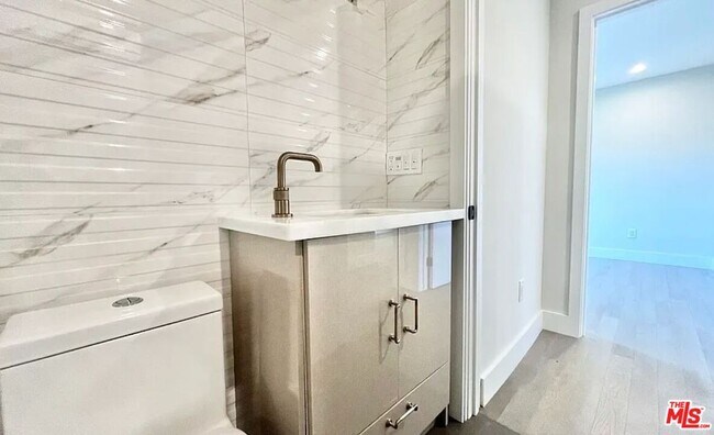 Building Photo - 1444 S Crescent Heights Blvd