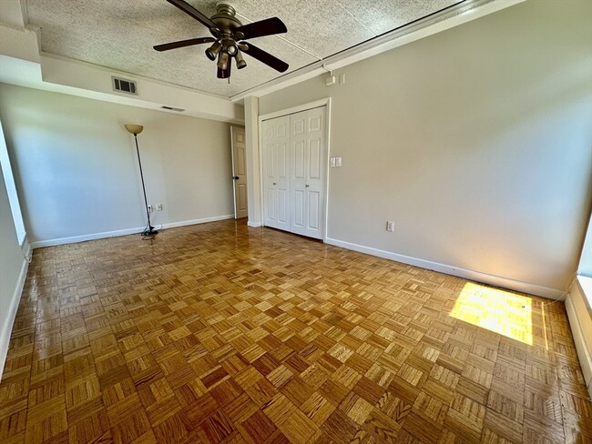 Building Photo - 44 Broadlawn Park