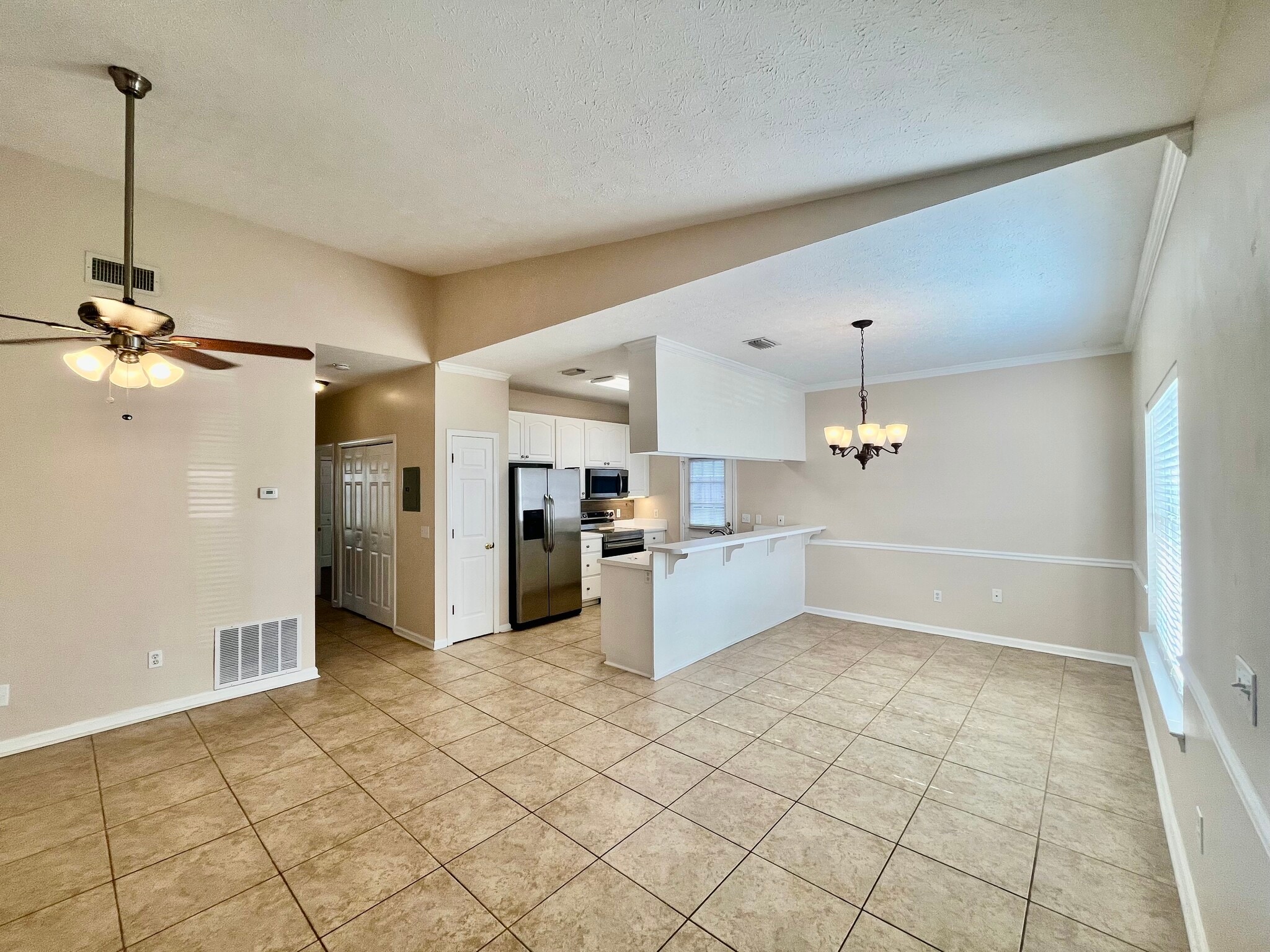 Building Photo - 6214 E Azalea Ave