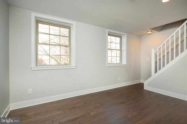 Living room - 722 Lombard St