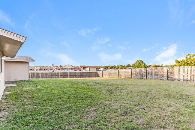 Building Photo - 1937 Bolingbroke Ct