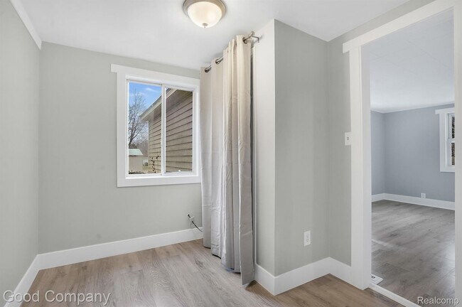 Building Photo - 47181 Pinecrest Dr