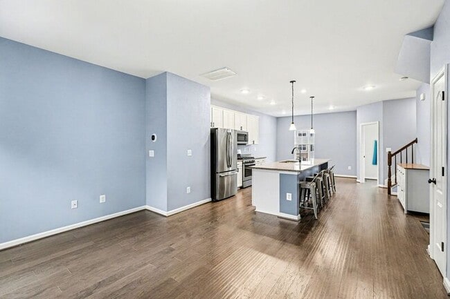 Building Photo - 2444 Drake Ln