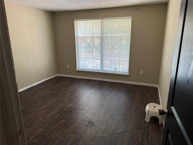 Building Photo - 3906 Versailles Dr