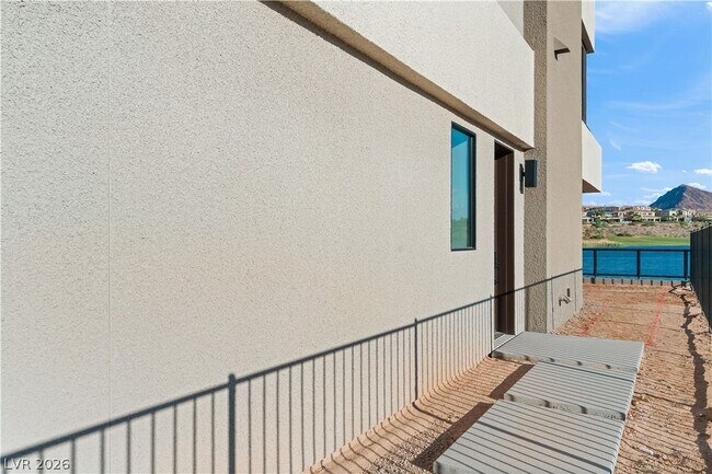 Building Photo - 66 Lakefront Dr