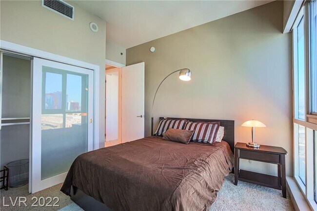 Building Photo - 4575 Dean Martin Dr
