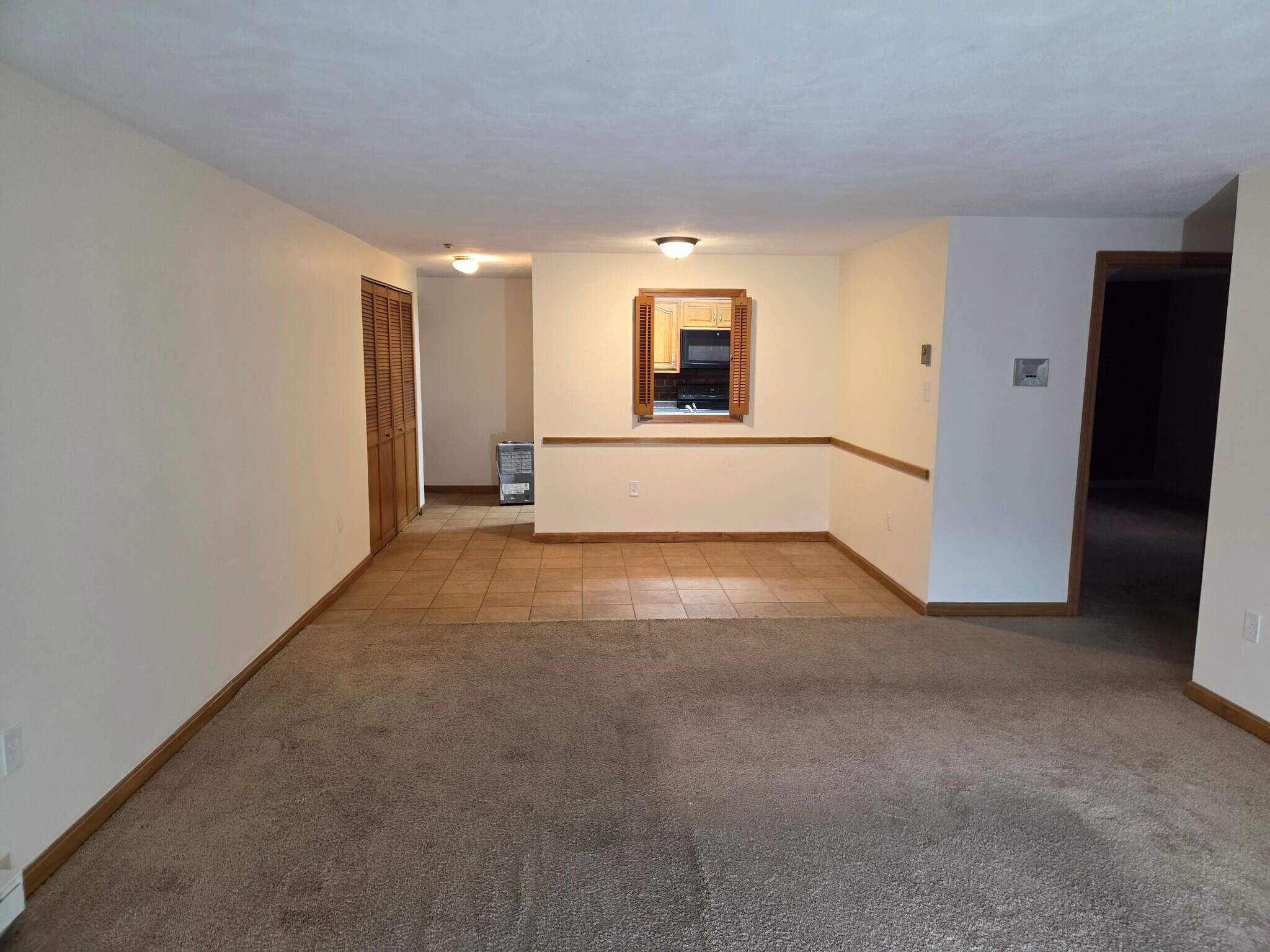 Building Photo - 65 Greentree Ln