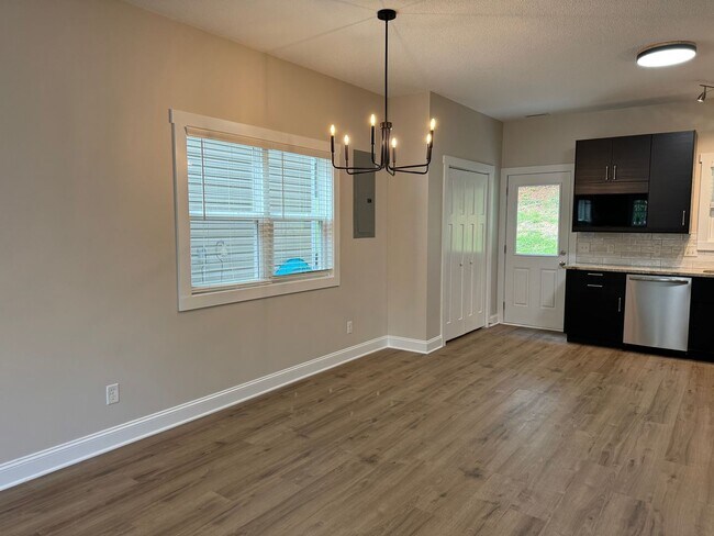 Building Photo - West AVL - Modern, 2-Bedroom Townhome