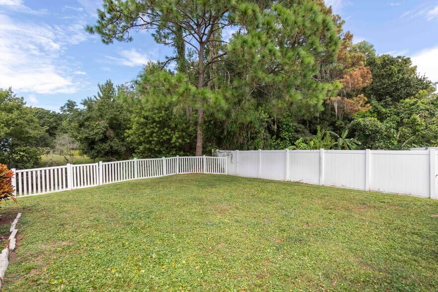 Building Photo - 7201 Forestedge Ct