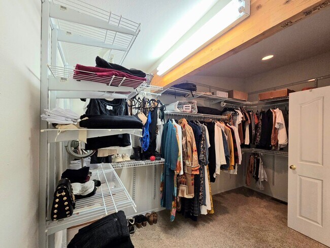 Building Photo - Grandiose Home on 1 Acre -- in East Wenatchee for Rent!!