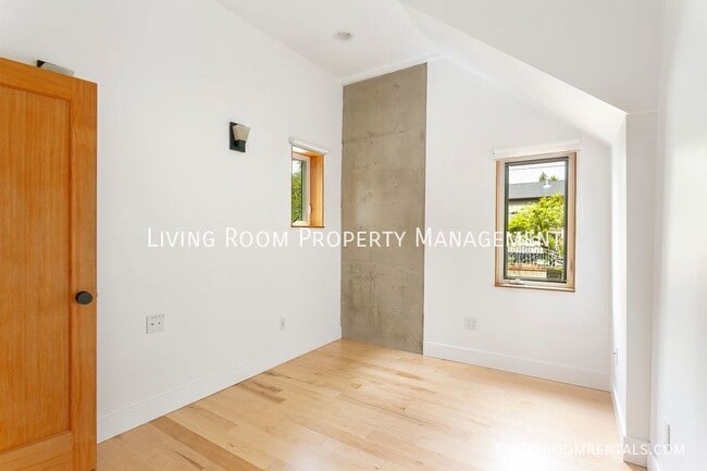 Building Photo - 8616 N Swenson-