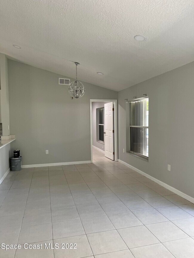 Building Photo - 440 River Grove Ct