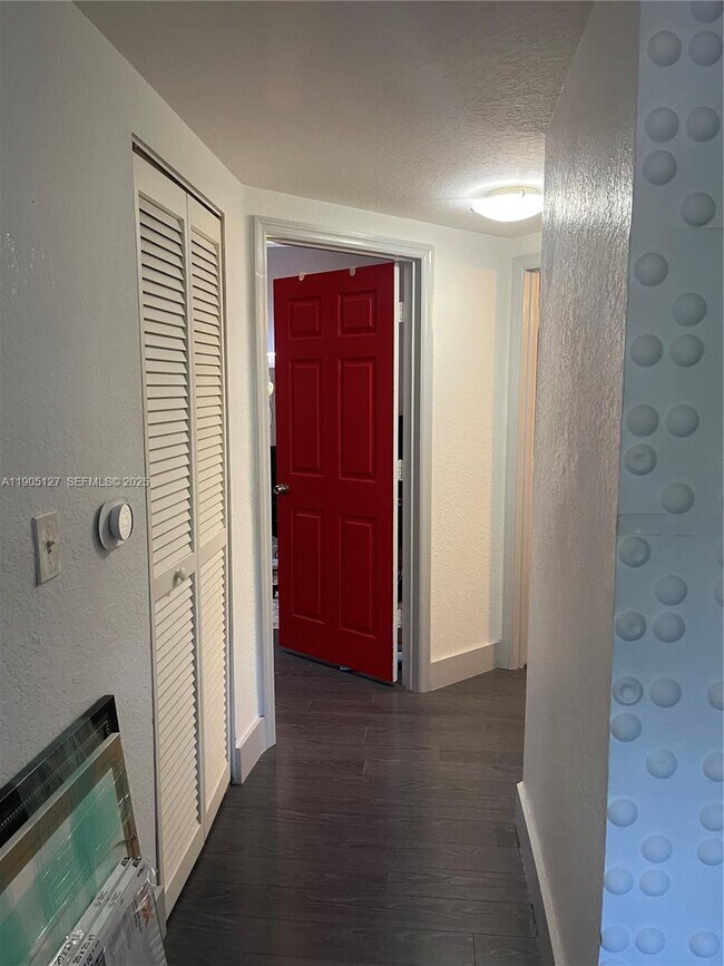 Building Photo - 2541 Centergate Dr