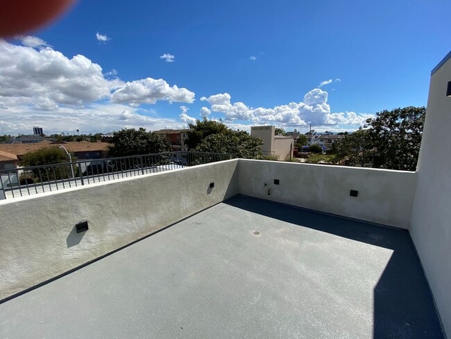 Building Photo - NEW SMART*4BD*4BA*TOWNHOME/ROOF DECK*CENTRAL AIR/HEAT*STAINLESS STEEL APPLIANCES*WASHER/DRYER IN ...