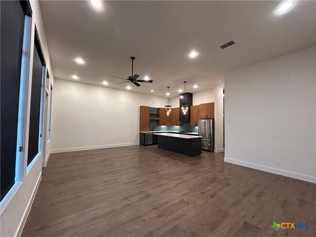 Building Photo - 1269 N Academy Ave