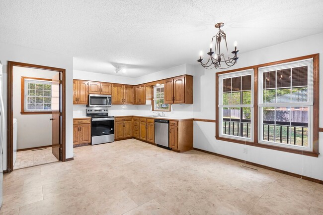 Building Photo - All-Brick Beauty on a Quiet Cul-de-Sac Near Kickapoo!