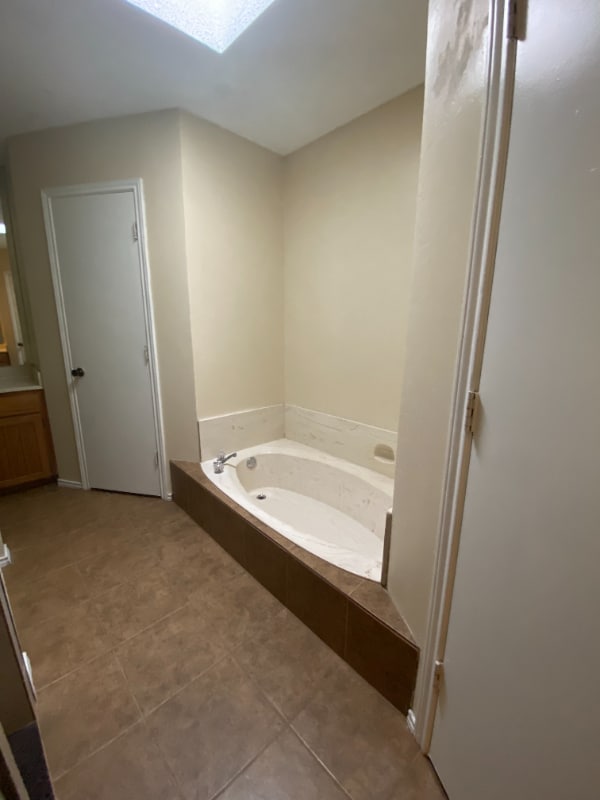 Building Photo - 1925 Willow Vale Dr