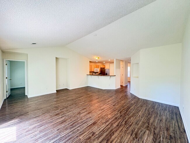 Building Photo - 10 Broadland Cir