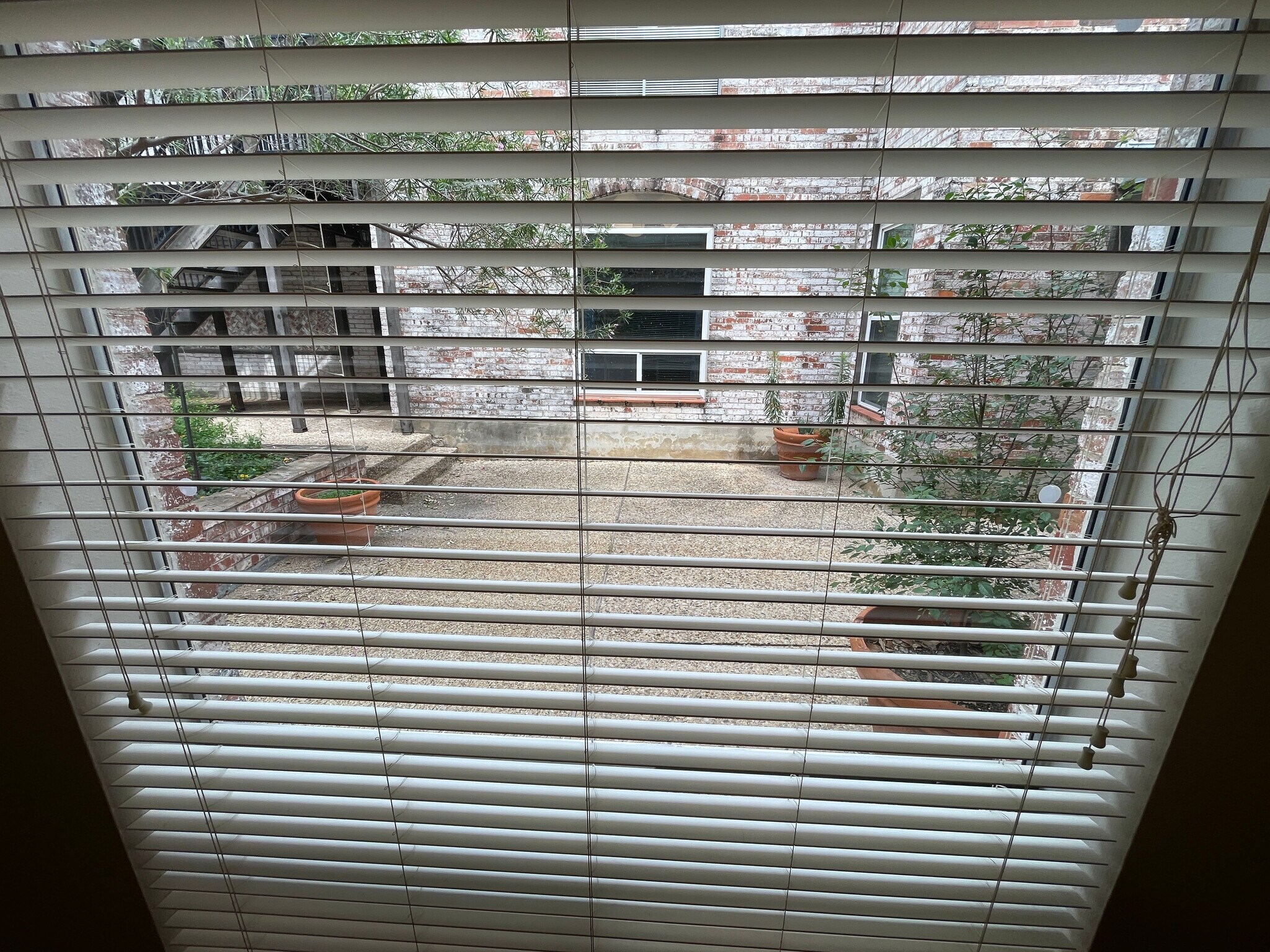 Building Photo - Room in Condo on E Hill Dr