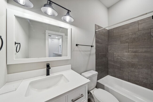 Building Photo - 8470 Berry Green Ln