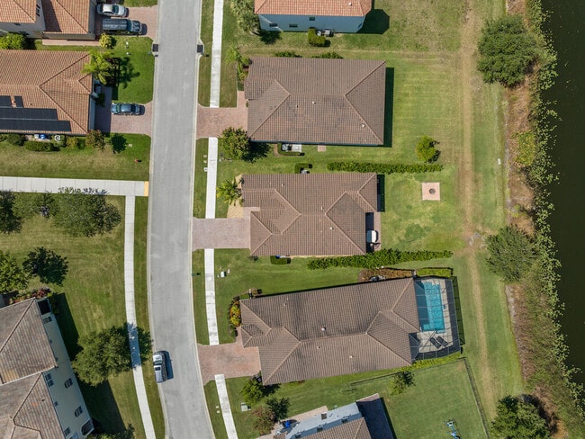Building Photo - 1786 Berkshire Cir SW