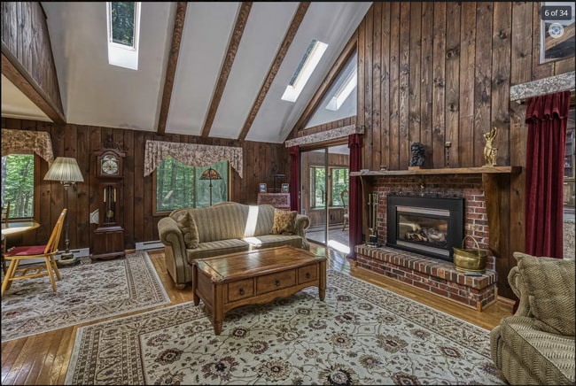 Building Photo - Enfield - 3 Bed, 2 Bath fully furnished home with a loft - $3000