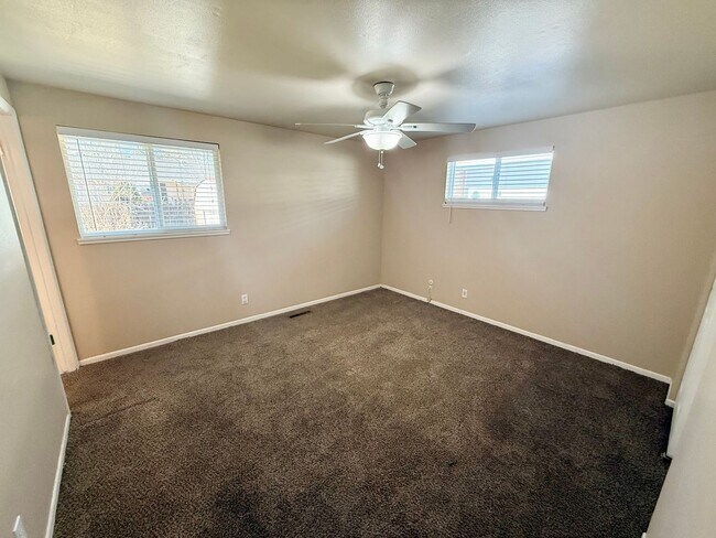 Building Photo - Charming, Updated Ranch-Style Home Near Lake Loveland