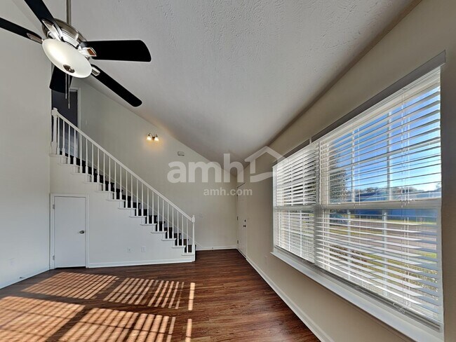 Building Photo - 626 Mable Dr