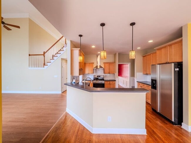 Building Photo - 12872 Waterside Dr