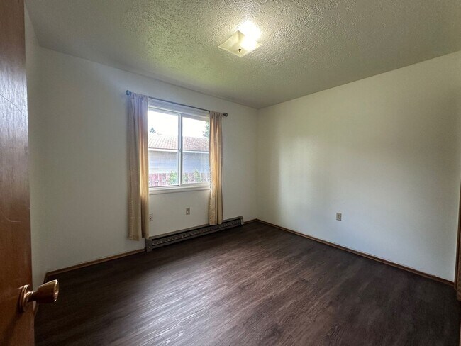 Building Photo - 806