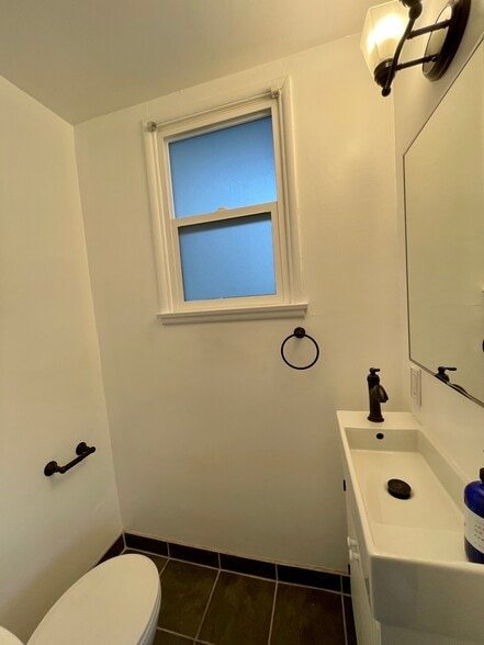 Half bath off master bedroom - 328 N Lincoln St