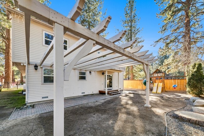 Building Photo - 926 Tanglewood Dr