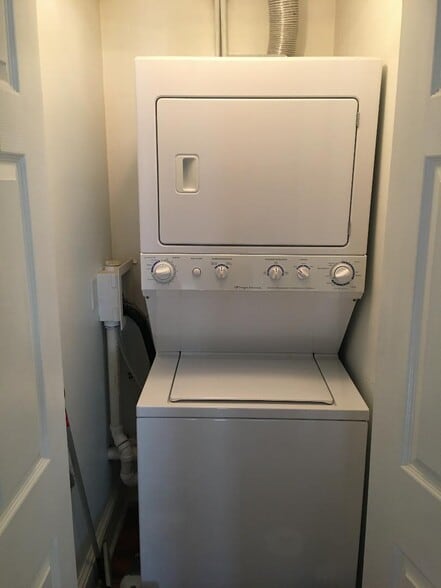 Building Photo - 1315 Poplar St