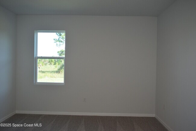 Building Photo - 3143 Fullerton Ave