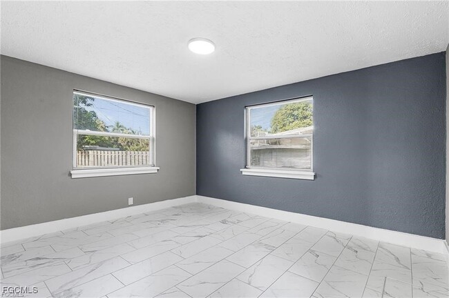 Building Photo - 4472 E Riverside Dr