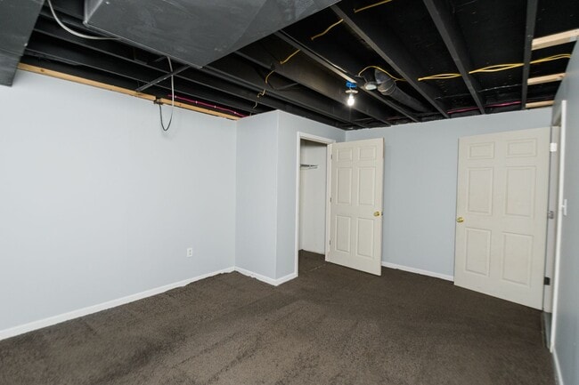 Building Photo - 5 bedroom / 2.5 bathroom Home for Rent in ...