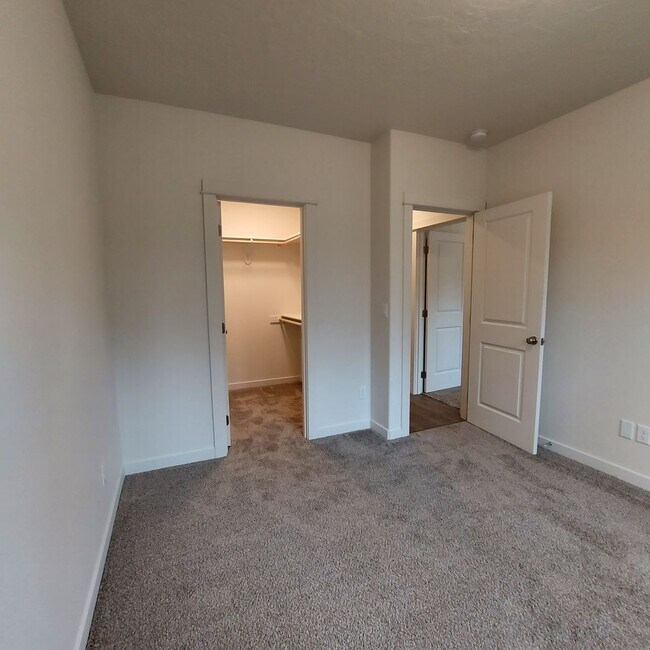 Building Photo - 17026 Kasserman Dr