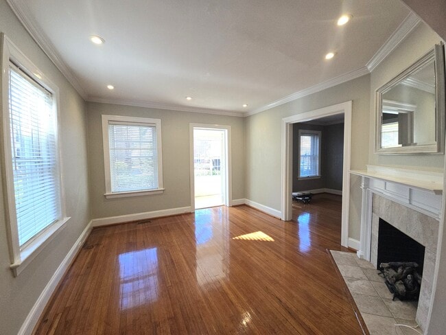 Building Photo - 800 Graydon Ave