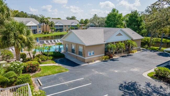 Building Photo - Well-Maintained 2BR/2BA Condo with Lake Vi...