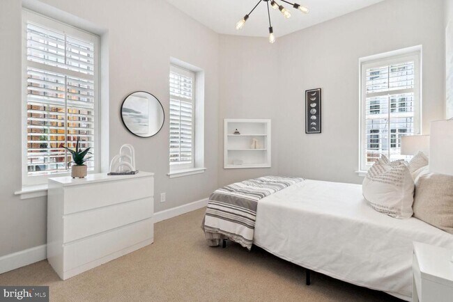 Building Photo - 1718 Corcoran St NW