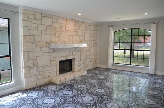 Building Photo - 6400 Santos St