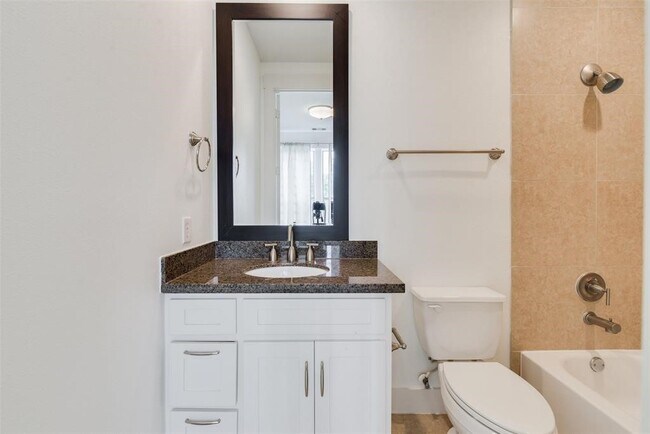 Building Photo - 2002 Blodgett St