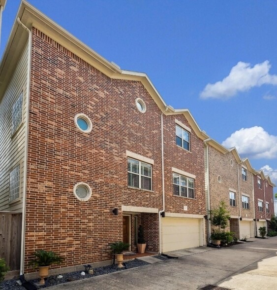 Building Photo - 548 Westcross St