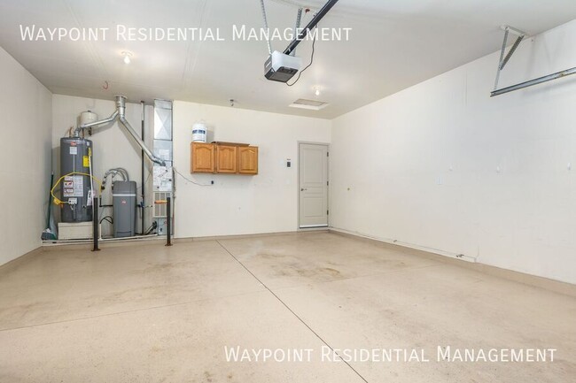 Building Photo - 9640 W Sleepy Hollow Ln