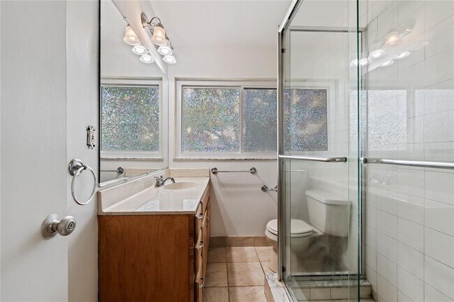 Building Photo - 2115 Sycamore Dr