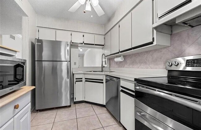 Building Photo - 7294 Cloister Dr