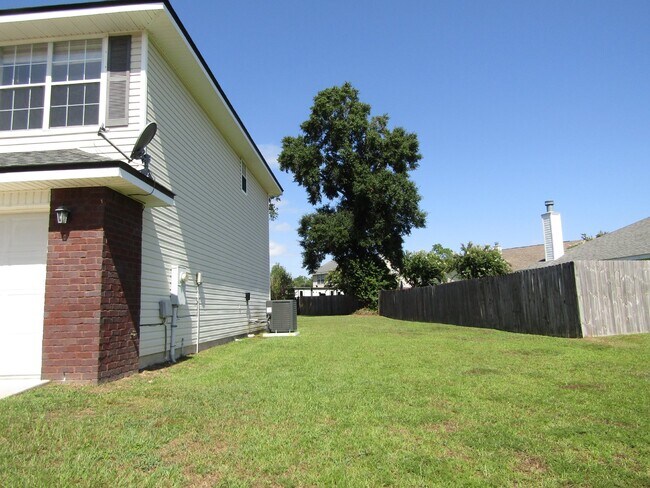 Building Photo - Spacious 4BR Home in Robin's Ridge with Soaring Ceilings, Guest Suite & Two-Car Garage