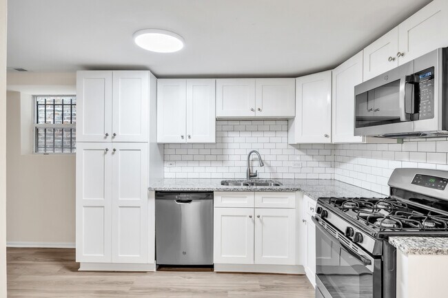 Building Photo - 2023 W Superior St